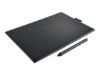 Imagen de Wacom One by Wacom - Digitalizador - tamaño mediano - diestro y zurdo - 21.6 x 13.5 cm - electromagnético - cableado - USB - negro, rojo