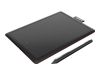 Imagen de Wacom One by Wacom - Digitalizador - diestro y zurdo - 15.2 x 9.5 cm - electromagnético - cableado - USB - negro, rojo