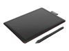 Imagen de Wacom One by Wacom - Digitalizador - diestro y zurdo - 15.2 x 9.5 cm - electromagnético - cableado - USB - negro, rojo